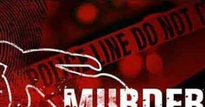  झुंझुनूं  23 वर्षीय युवक की हत्या के बाद मोर्चरी के बाहर धरने पर बैठे सैकड़ों ग्रामीण