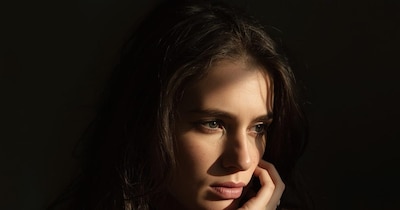 महिला के सवाल को सुनकर लोग हैरान हैं कि आखिर कोई एक महीने में ही कैसे संपत्ति में हक की बात कर सकता है. (AI Generated Image)