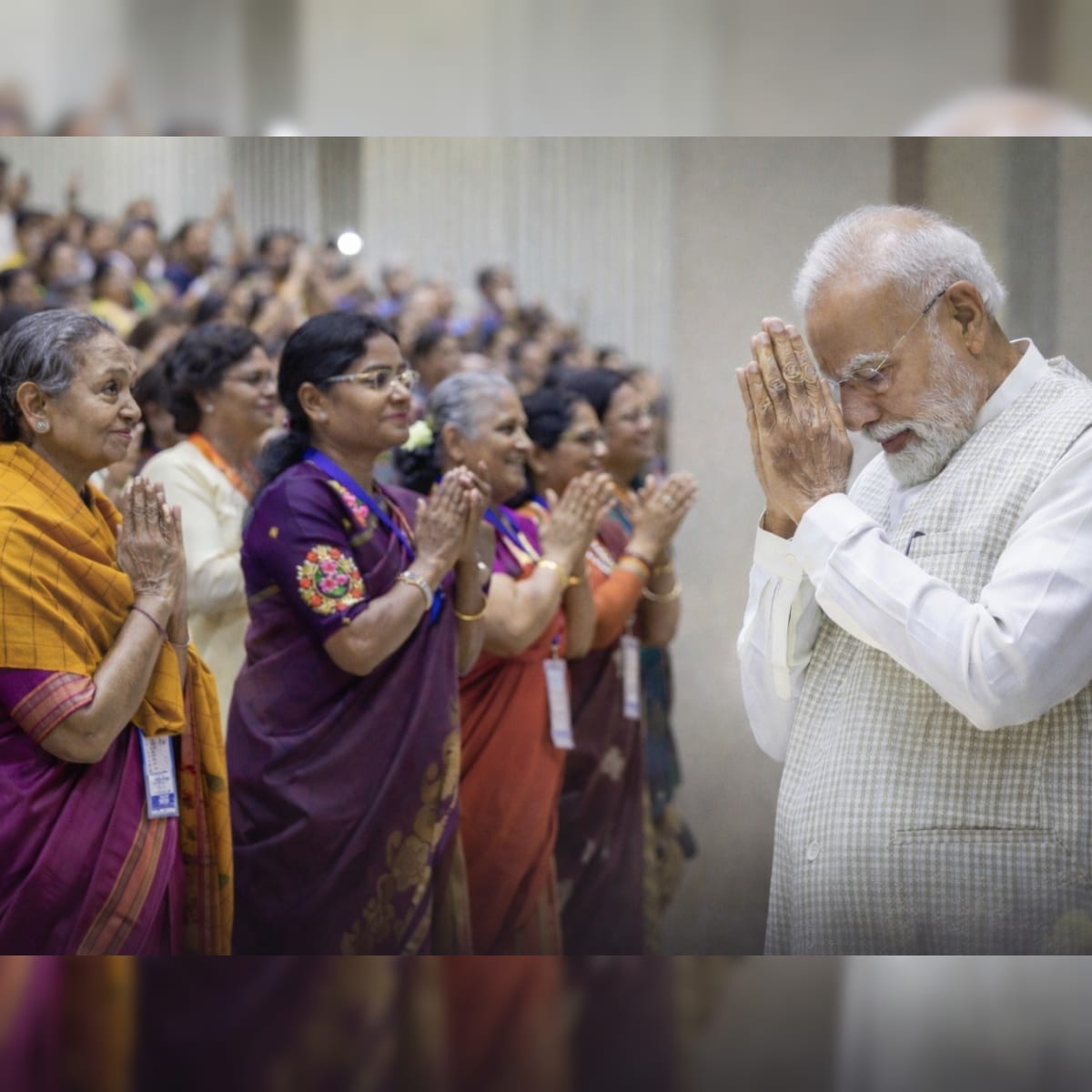 महिला आरक्षण कानून देशभर में लागू, संसद में बहस के बीच सरकार ने जारी किया नोटिफिकेशन - News18 हिंदी