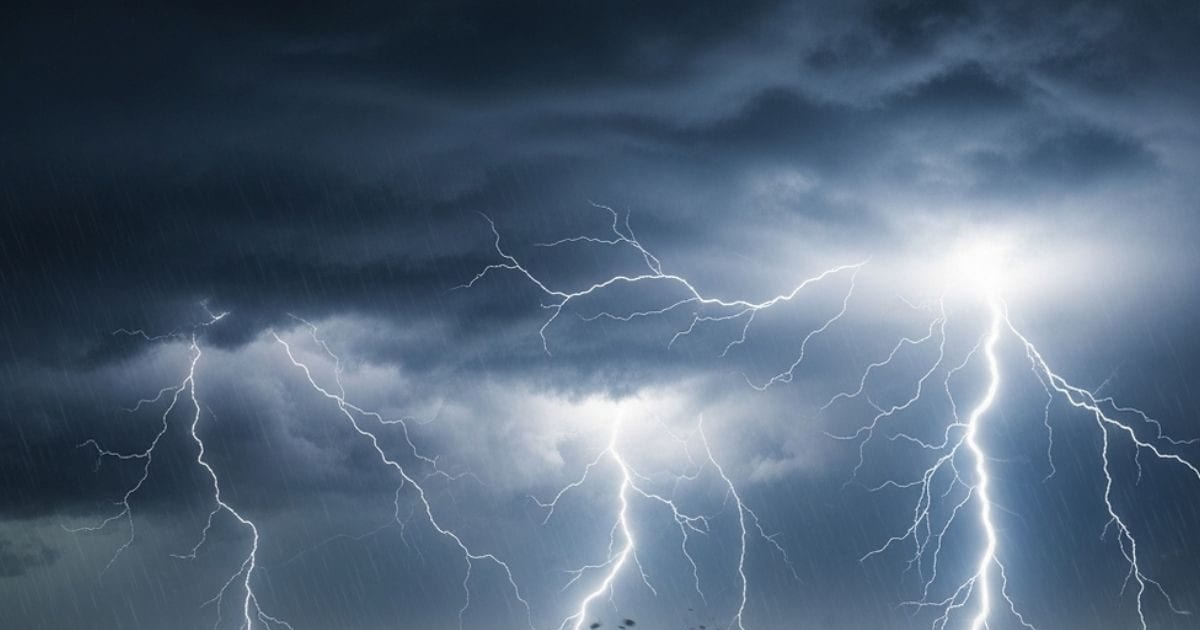 Aaj Ka Mausam Live | Today Weather Live: 70KM की रफ्तार से आ रहा तूफान, साथ में गरज-चमक बारिश, दिल्ली से UP-बिहार तक पलटेगा मौसम, IMD का अलर्ट