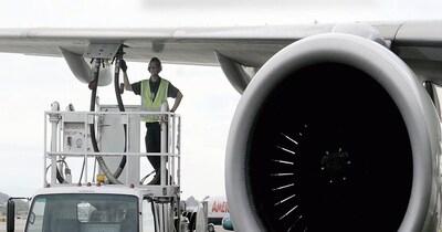 बाइक-कार की टंकी फुल करवाने से बेहद मुश्किल है प्लेन की टंकी फुल करवाना (इमेज- फाइल फोटो)