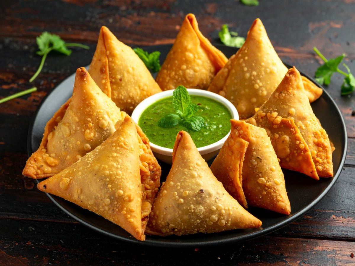 घर पर बनाएं बाजार जैसे कुरकुरे समोसे, जानें सबसे आसान रेसिपी, हलवाई भी पूछेगा सीक्रेट