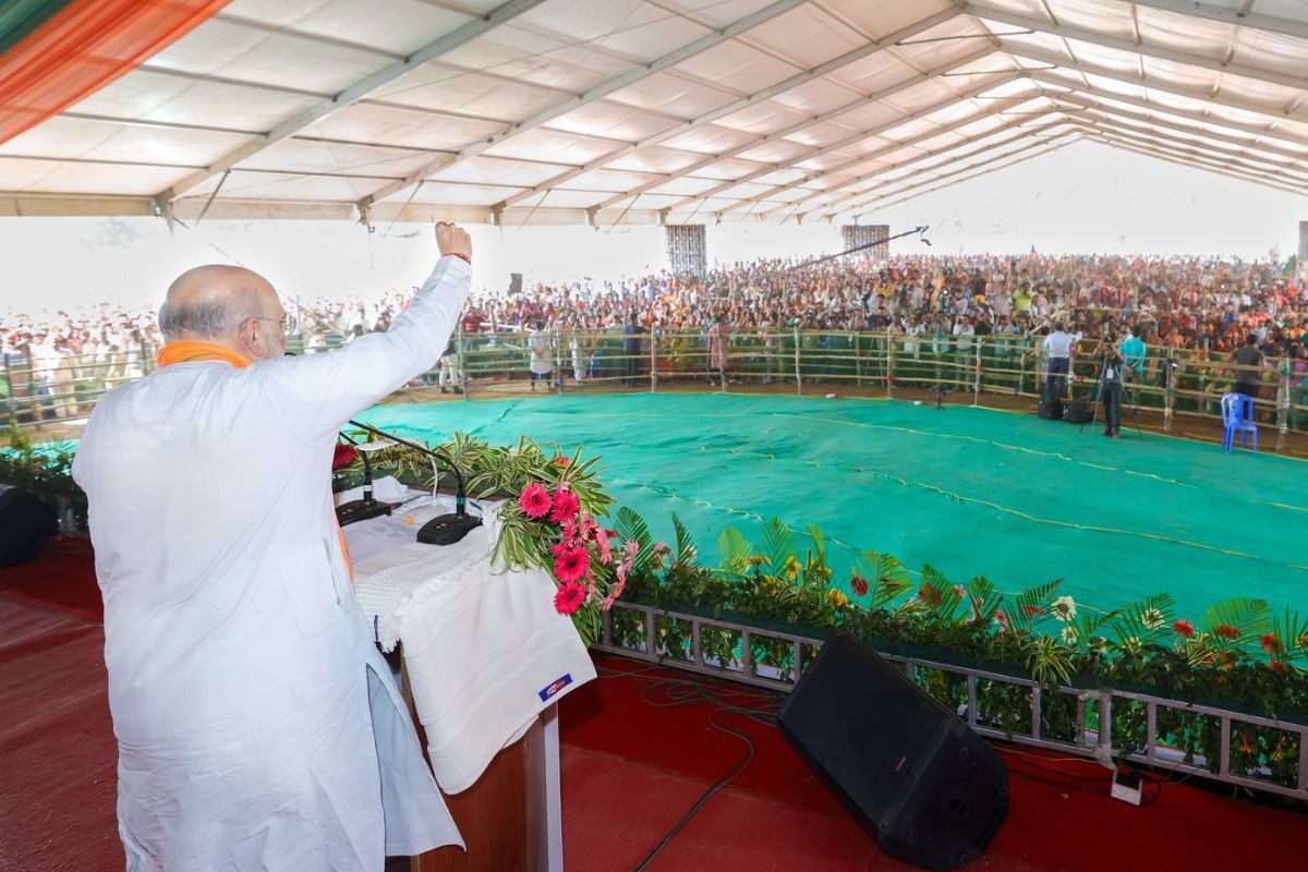 बंगाल चुनाव में बिरयानी बनाम सर्जिकल स्ट्राइक, अमित शाह का ममता और कांग्रेस पर एक साथ तीखा प्रहार