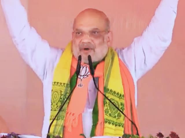 'ऐ ममता दीदी को निकालना है कि नहीं...' राजगंज में खूब गरजे अमित शाह