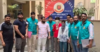 पुलिस हिरासत में गिरफ्तार दोनों आरोपी. 