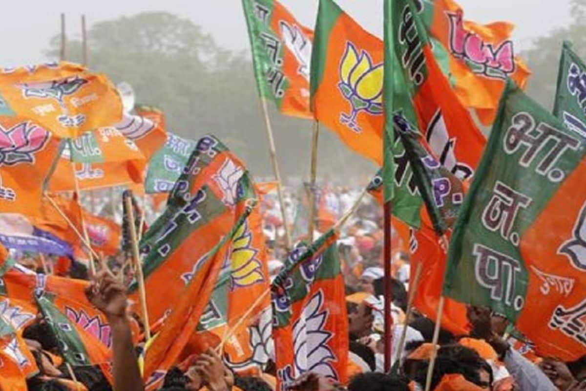 West Bengal Assembly Election Result: पश्चिम बंगाल में बम-बम हुई बीजेपी, रुझानों में बहुमत, लहराया भगवा