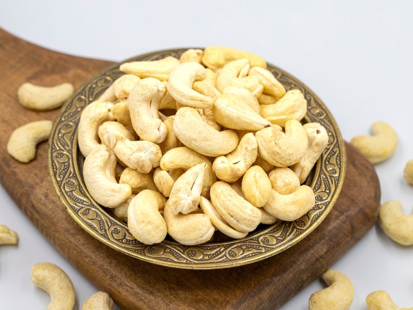 Best Dry Fruits for Summer, Dry Fruits Benefits in Summer, How To Consume Dry Fruits in Summer, Soaked Nuts Benefits, Healthy Snacking Tips, गर्मियों के ड्राई फ्रूट्स के फायदे, भीगे हुए मेवे खाने के फायदे, समर हेल्थ टिप्स Best Dry Fruits for Summer, Dry Fruits Benefits in Summer, How To Consume Dry Fruits in Summer, Soaked Nuts Benefits, Healthy Snacking Tips, गर्मियों के ड्राई फ्रूट्स के फायदे, भीगे हुए मेवे खाने के फायदे, समर हेल्थ टिप्स