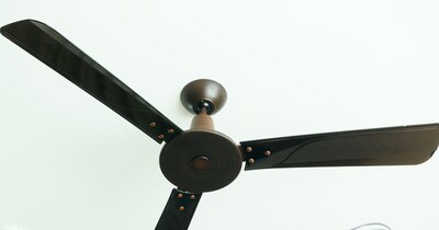 स्लो फैन से छुटकारा पाएं, ये घरेलू उपाय तुरंत देंगे राहत.