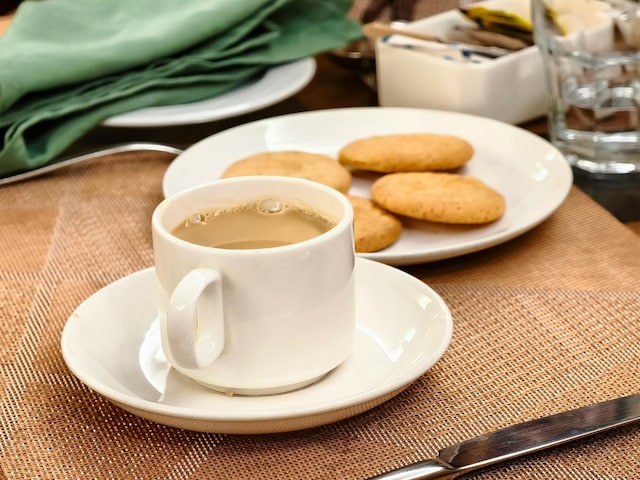 चाय के साथ बिस्किट खाने से कौन सी बीमारियां हो सकती हैं? एक्सपर्ट से जान लीजिए