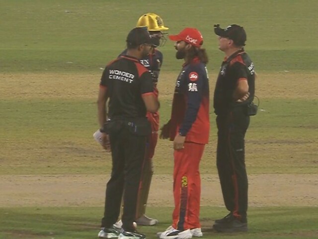 Delhi-RCB match disrupted due to dust storm, players helpless