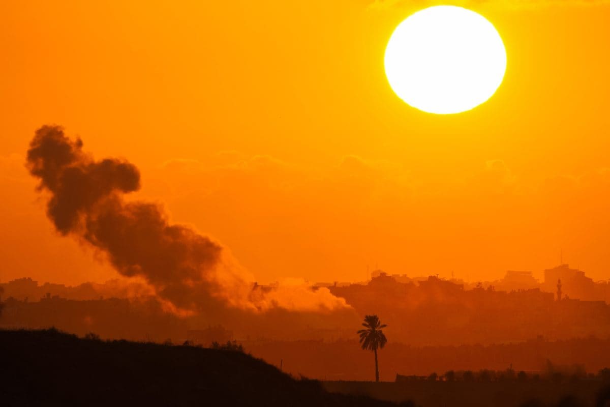 अगले 3 दिन में आसमान से बरसेगी आग, लाल हो जाएगी धरती, हवा के संग दमदमाती आ रही आफत