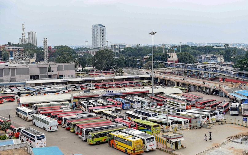 इस आईएसबीटी में कमर्शियल और पब्लिक स्पेस भी खूब होंगे. 15-20 फीसदी जगह पर दुकानें, ऑफिस और होटल जैसी सुविधाएं बनेंगी. जबकि 10% हिस्सा पब्लिक और सेमी-पब्लिक सुविधाओं के लिए रखा गया है. यहां हरे-भरे गार्डन, वॉकवे और प्लाजा भी बनाए जाएंगे. यात्री और रहने वाले दोनों को आरामदायक अनुभव मिलेगा.