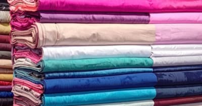 हल्के और आरामदायक कपड़े.