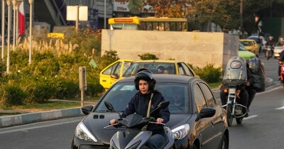 ईरान में भारत के मुकाबले कई गुना सस्ता पेट्रोल मिलता है. (AP)