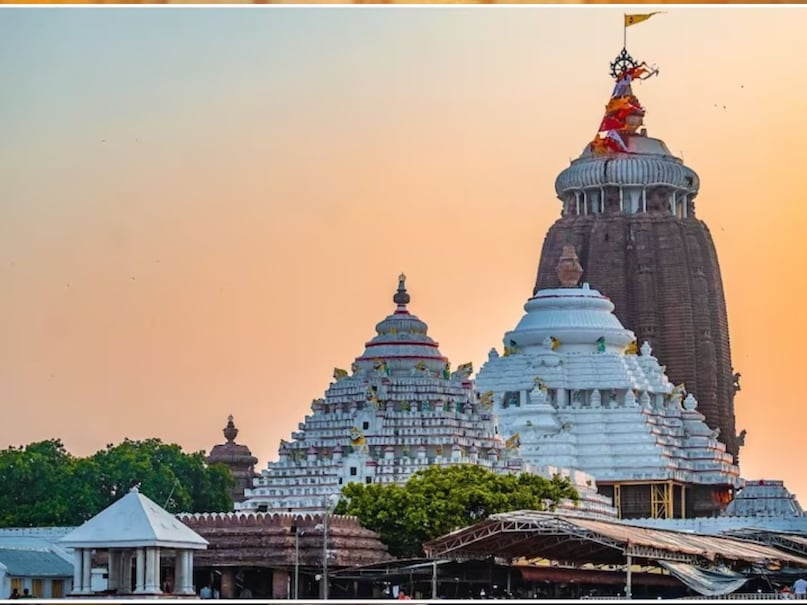 City of Temples: India is world-famous for its spiritual and cultural heritage. However, when it comes to a place where history and spirituality meet at every nook and corner, Bhubaneswar, the capital of Odisha comes to my mind. Bhubaneswar has been officially designated as 