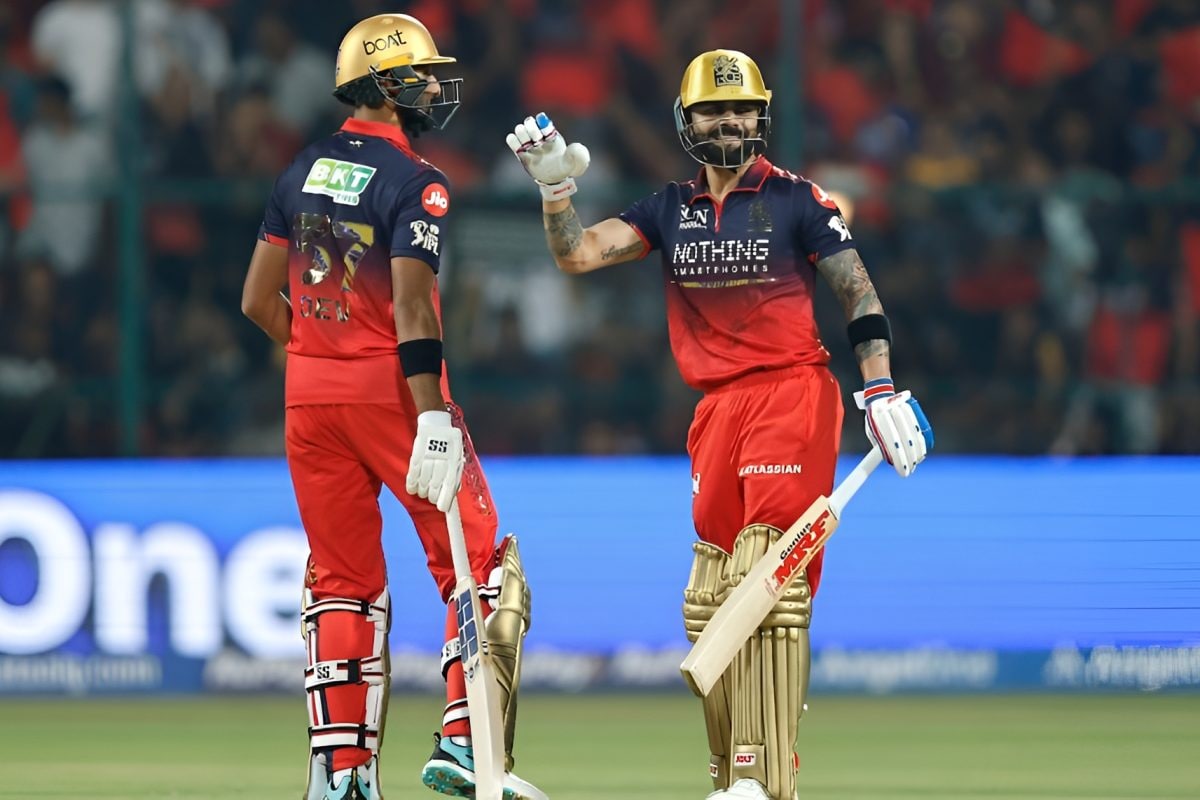 10,000 रन, और 300 छक्के...रिकॉर्ड्स के बादशाह विराट कोहली ने रची नई इबारत, राशिद खान की गेंद पर सिक्स जड़कर बनाया महारिकॉर्ड