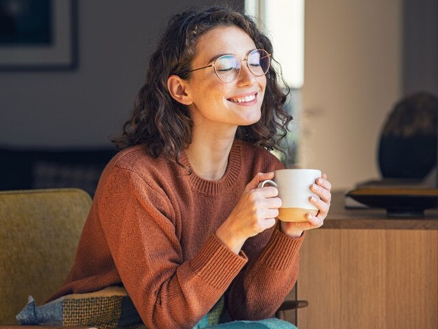 सुबह उठकर सबसे पहले चाय पीते हैं आप? आयुर्वेद में क्यों है इसकी सख्त मनाही