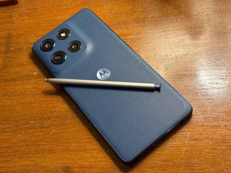 Motorola's mid-range smartphone Motorola Edge 60 Stylus is now available on Amazon at an affordable price. This phone was earlier launched for ₹ 22,999, but now it is getting a good discount. In today's time, users are looking for a smartphone which gives a good balance of performance, display and unique features. Motorola's mid-range smartphone Motorola Edge 60 Stylus is now available on Amazon at an affordable price. This phone was earlier launched for ₹ 22,999, but now it is getting a good discount. In today's time, users are looking for a smartphone which gives a good balance of performance, display and unique features.