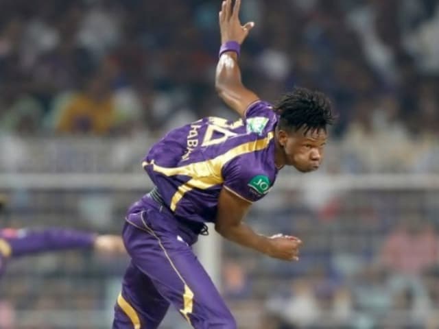 6 फीट 8 इंच लंबे गेंदबाज का जादू...4 विकेट लेकर छीन ली पर्पल कैप
