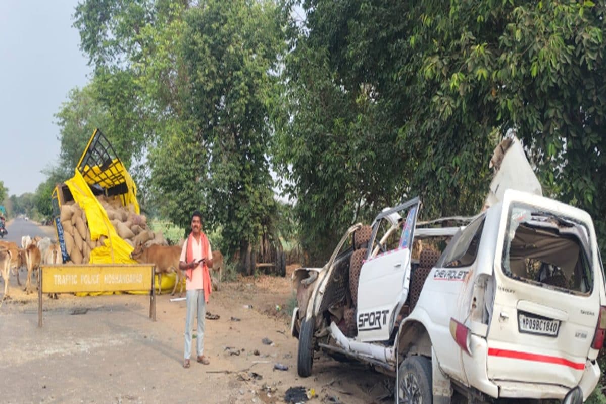 नर्मदापुरम में भीषण सड़क हादसा, टवेरा-ट्रैक्टर टक्कर में 5 की मौत, 7 घायल