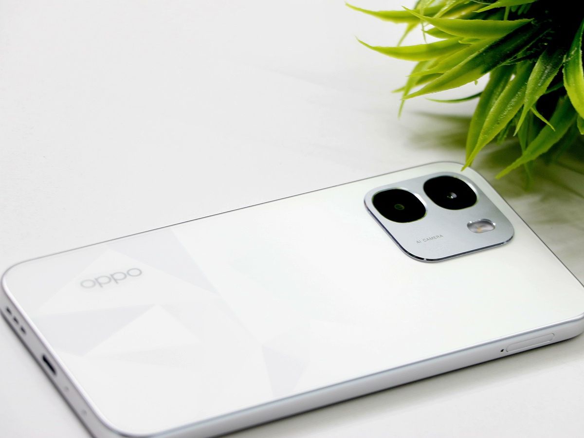 ₹25,000 में चाहिए मक्खन जैसा चलने वाला फोन, OPPO K14 5G पर नजर डालें