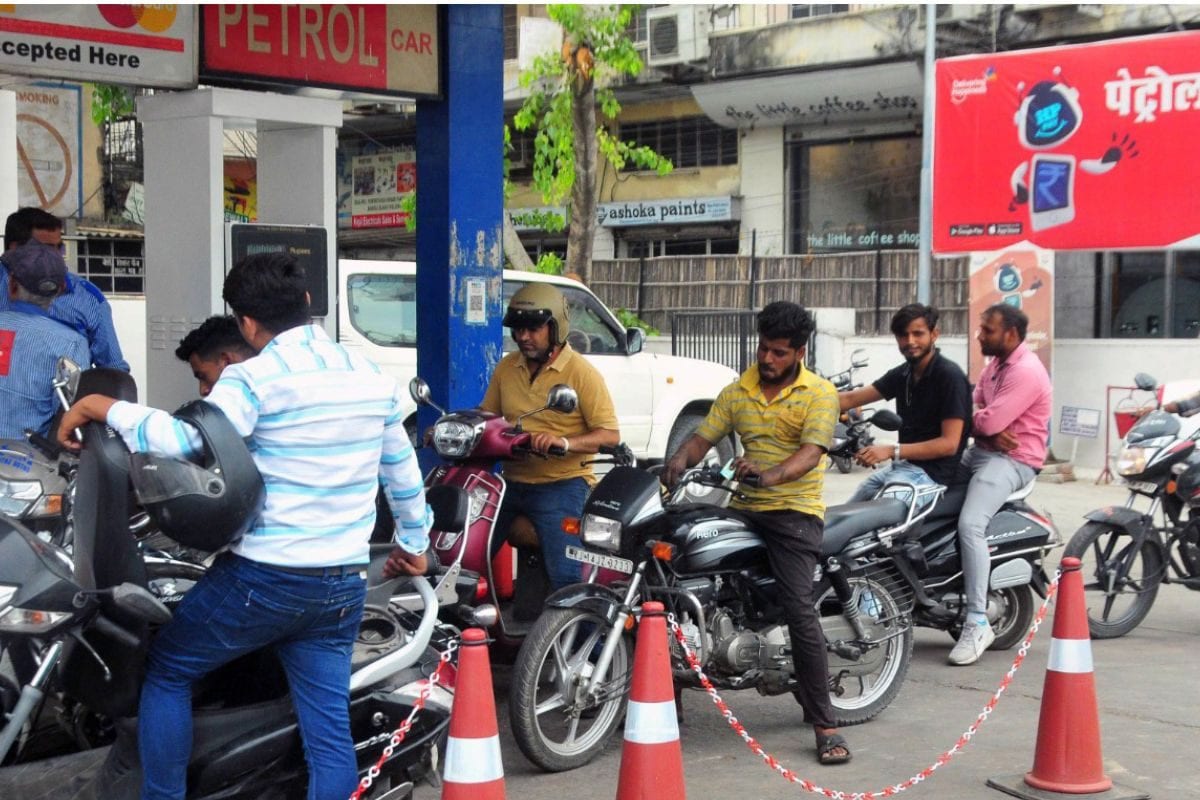 Petrol Price : पटना, लखनऊ में बढ़ गए तेल के दाम तो गुरुग्राम में हुआ सस्‍ता, चेक करें अपने शहर का ताजा रेट