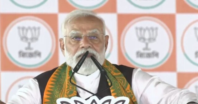 PM Modi eyes tears : pm narendra modi emotional Bengal chunav | बंगाल ...
