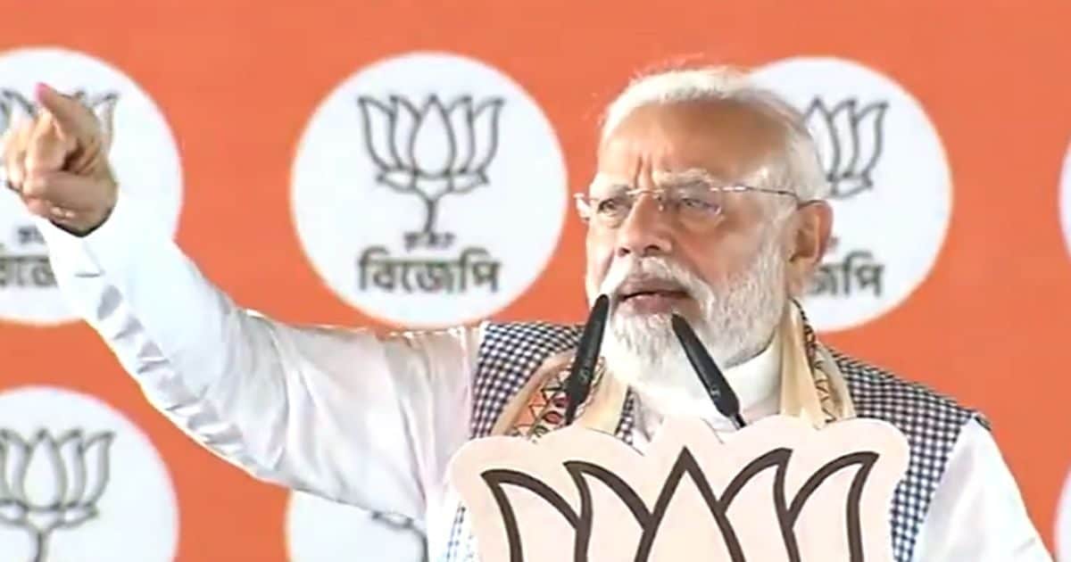 pm narendra modi cooch behar rally | कूचबिहार की धरती से पीएम मोदी ने ममता सरकार के खिलाफ फूंका विजय शंखनाद, इन 6 नारों से टीएमसी के किले को दहलाया