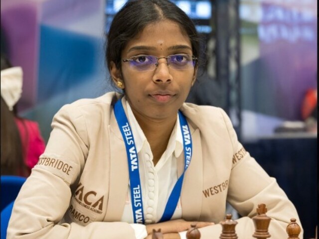 आर वैशाली ने रचा इतिहास... FIDE कैडिंडेट्स जीतने वाली पहली भारतीय महिला बनीं 