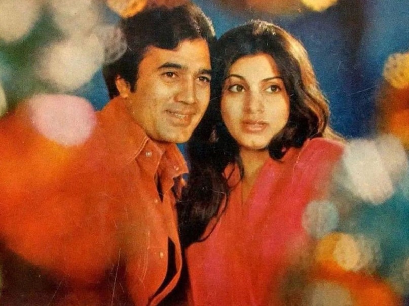 bollywood stars with fan, star fan couple in bollywood, dilip kumar and saira banu, rajesh khanna and dimple kapadia, rekha and mukesh aggarwal, jeetendra and shobha kapoor