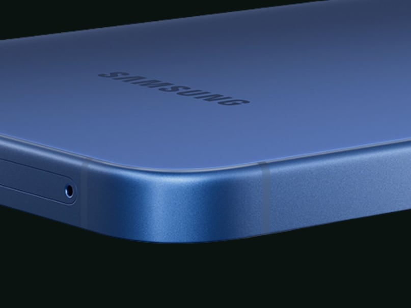 परफॉर्मेंस के लिए इसमें क्वालकॉम स्नैपड्रैगन 8 एलीट for Galaxy प्रोसेसर दिया गया है, जो 12GB RAM और 512GB तक की स्टोरेज के साथ आता है. यह कॉम्बिनेशन मल्टीटास्किंग और गेमिंग दोनों के लिए शानदार है. परफॉर्मेंस के लिए इसमें क्वालकॉम स्नैपड्रैगन 8 एलीट for Galaxy प्रोसेसर दिया गया है, जो 12GB RAM और 512GB तक की स्टोरेज के साथ आता है. यह कॉम्बिनेशन मल्टीटास्किंग और गेमिंग दोनों के लिए शानदार है.