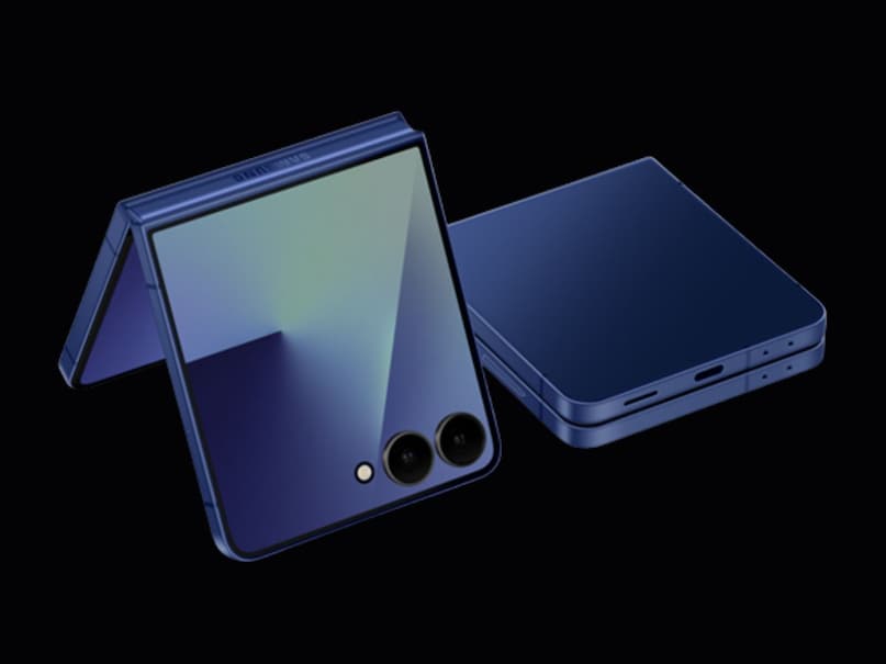 Talking about the battery, it has a 4300mAh battery, which can run comfortably the whole day. The performance is also of flagship level and Samsung promises to provide software updates for 7 years, which makes it useful for a long time.