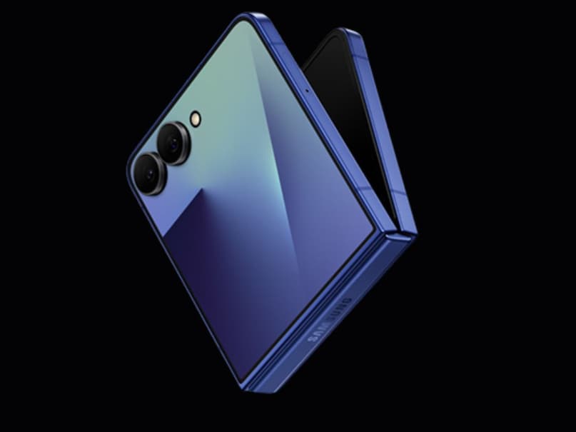 However, not much has been changed in the camera hardware and 25W charging may seem a little slow to some people. Still, if you want a stylish, premium and long-lasting foldable phone, then Galaxy Z Flip 7 can prove to be a great deal at this time.