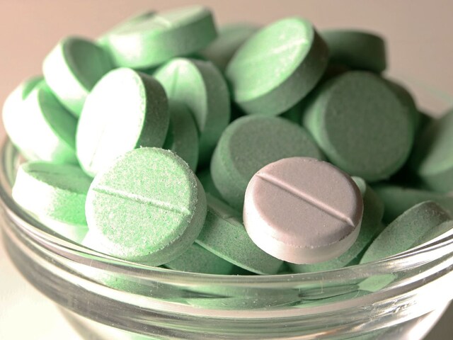 टैबलेट के बीच में एक लाइन क्यों होती है? क्या है इसका मतलब, एक्सपर्ट से जानिए