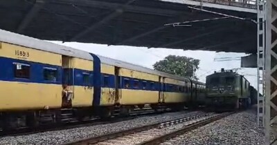 बिलासपुर रेलवे मंडल में ट्रैफिक ब्लॉक के दौरान 22 ट्रेनें सीधे प्रभावित हैं. कुछ पैसेंजर ट्रेनें अप्रैल-मई में पूरी तरह रद्द हैं.