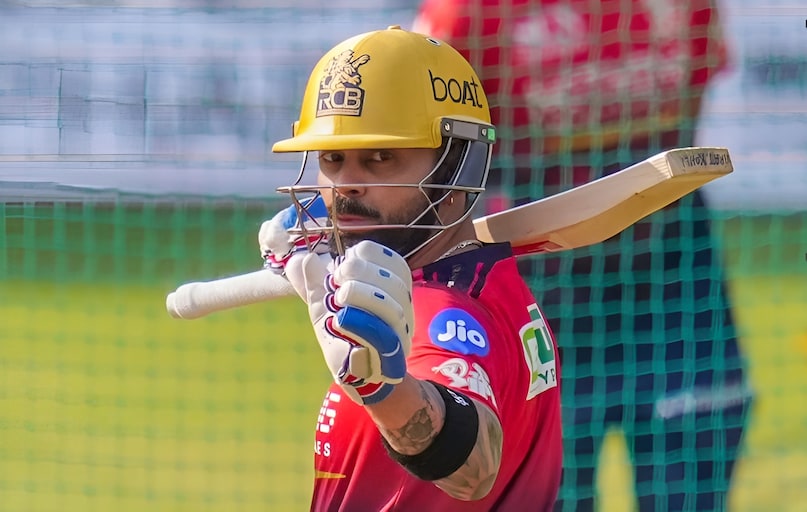 Virat Kohli, Virat Kohli 800 fours, Virat Kohli first batter 800 fours, Virat Kohli scripts history, virat kohli ipl fours, rcb vs gt, royal challengers Bengaluru vs Gujarat titans, Virat Kohli, Virat Kohli 800 fours