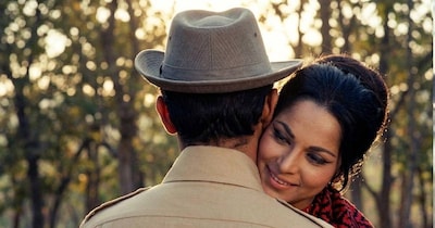 नई दिल्ली. एक्टिंग की दुनिया का वो सितारा जिसने अपने करियर की शुरुआत साल 1956 की फिल्म 'गंगू तेली' से की थी. फिल्म में छोटा सा रोल निभाया. बाद में साल 1957 में आई 'फैशन' में भिखारी के रोल से मिली पहचान.लेकिन एक फिल्म से तो इन्हें नई पहचान ही मिल गई थी. (तस्वीर AI की मदद से बनाई गई है.)