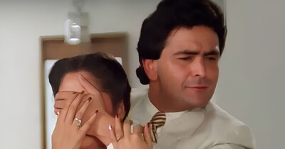 नई दिल्ली. हिंदी सिनेमा की खूबसूरत हसीना जया प्रदा की बड़ी-बड़ी आंखें देख लोग उनके मुरीद हो जाते थे. महज 14 साल की उम्र में जया प्रदा को पहली तेलुगु फिल्म 'भूमिकोसम' में काम किया था. लेकिन बाद में वह बॉलीवुड में राज करने लगीं.