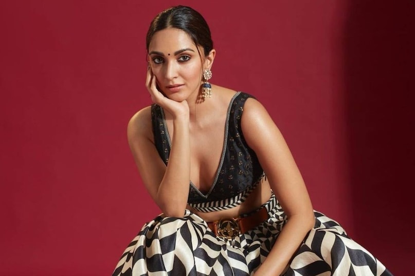 Kiara Advani Box Office Report, Game Changer Movie Box Office Disaster, Kiara Advani Last Hit Movie. Ram Charan Kiara Advani Game Changer Budget, Kiara Advani Flop Movies, कियारा आडवाणी बॉक्स ऑफिस कलेक्शन, गेम चेंजर फिल्म फ्लॉप, कियारा आडवाणी साउथ मूवीज, गेम चेंजर मूवी बजट और कमाई, कियारा आडवाणी हिट और फ्लॉप फिल्में Kiara Advani Box Office Report, Game Changer Movie Box Office Disaster, Kiara Advani Last Hit Movie. Ram Charan Kiara Advani Game Changer Budget, Kiara Advani Flop Movies, कियारा आडवाणी बॉक्स ऑफिस कलेक्शन, गेम चेंजर फिल्म फ्लॉप, कियारा आडवाणी साउथ मूवीज, गेम चेंजर मूवी बजट और कमाई, कियारा आडवाणी हिट और फ्लॉप फिल्में