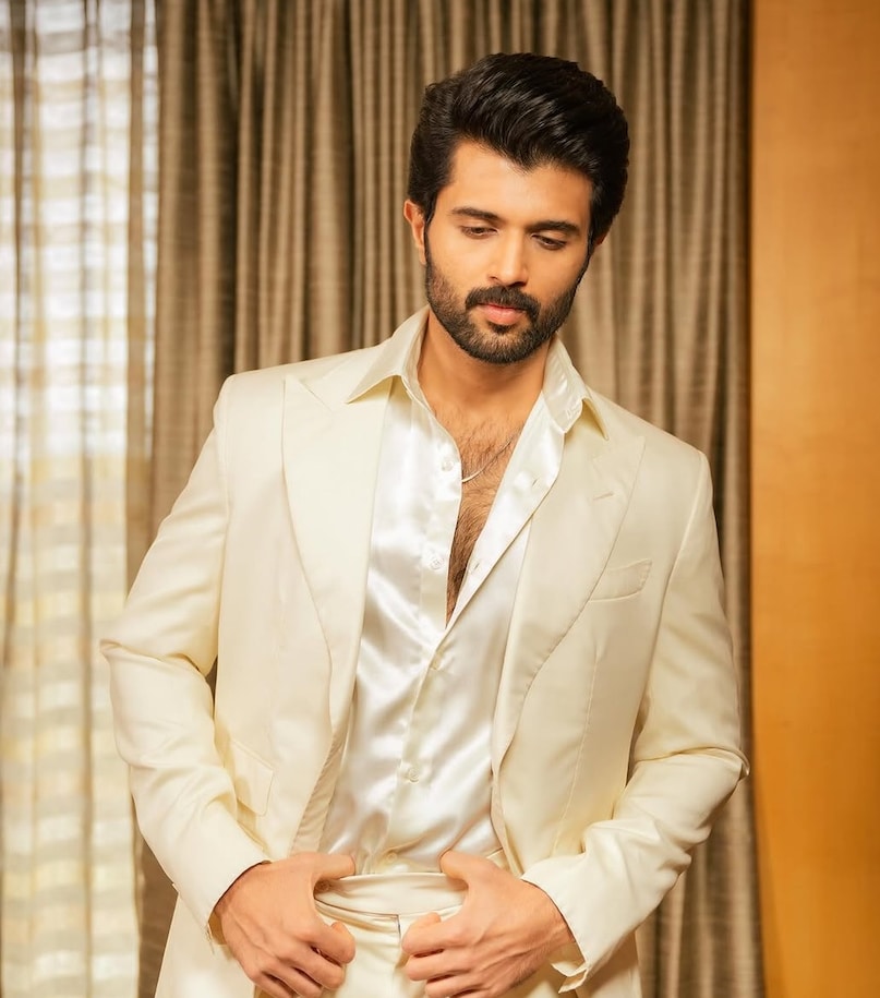 Vijay Deverakonda Professional Struggle, Vijay Deverakonda Success after Failures, Vijay Deverakonda Success Story, Vijay Deverakonda Birthday, Vijay Deverakonda Inspirational Story, विजय देवरकोंडा बर्थडे, विजय देवरकोंडा संघर्ष, अर्जुन रेड्डी फेम एक्टर, विजय देवरकोंडा फ्लॉप फिल्में, विजय देवरकोंडा का फिल्मी सफर