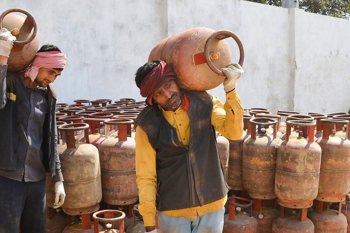 LPG Gas Cylinder Booking: गैस सिलेंडर कब तक मिलेगा? सरकार ने दिया नया अपडेट, एजेंसियों पर चला डंडा