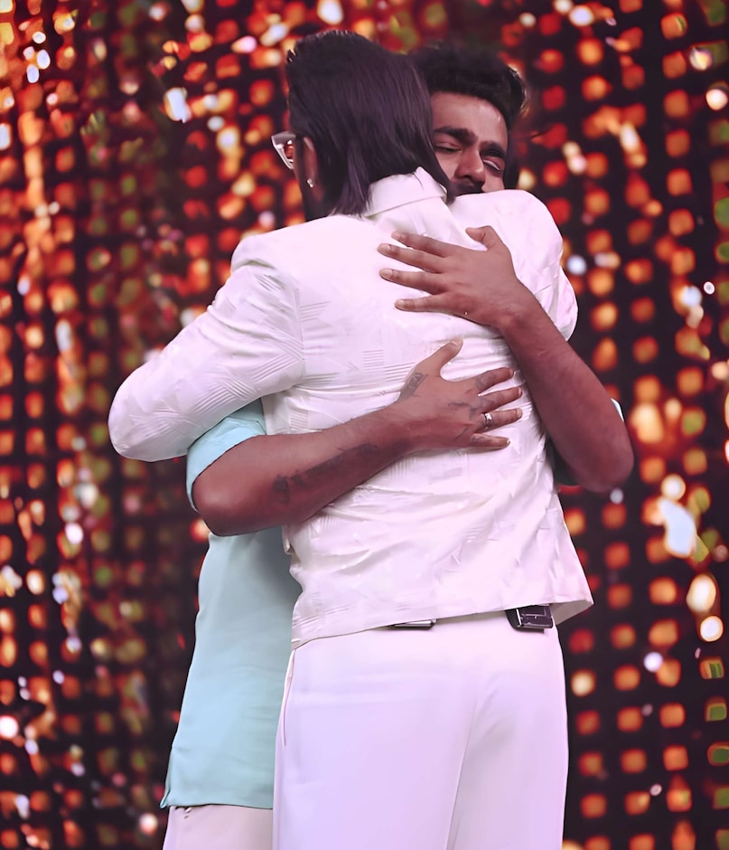 Remo Dsouza, Remo Dsouza struggle story, Remo Dsouza fees, Remo Dsouza first salary, Remo Dsouza audition, Remo Dsouza wife Lizelle Dsouza, रेमो डिसूजा, रेमो डिसूजा स्ट्रगल स्टोरी, रेमो डिसूजा करियर, रेमो डिसूजा ऑडिशन, रेमो डिसूजा पत्नी लिजेल डिसूजा