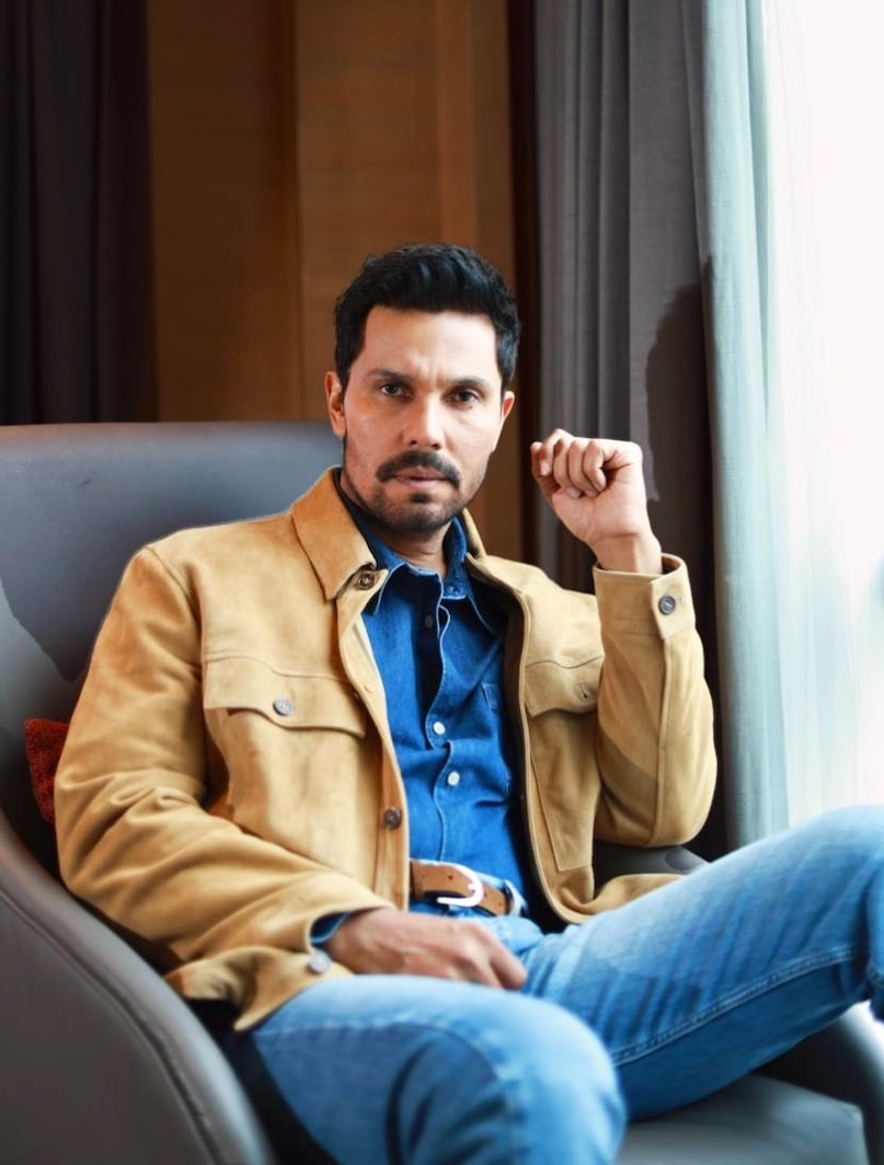 Chhaava movie Aurangzeb role rejected, Chhaava total box office collection worldwide, randeep hooda turned down Chhaava movie, Akshaye Khanna Chhaava villain performance, akshaye khanna film Chhaava, छावा फिल्म विलेन रोल रिजेक्शन, औरंगजेब का किरदार किसने ठुकराया, छावा बॉक्स ऑफिस कलेक्शन 800 करोड़, रणदीप हुड्डा छावा फिल्म, विक्की कौशल छावा विलेन अक्षय खन्ना