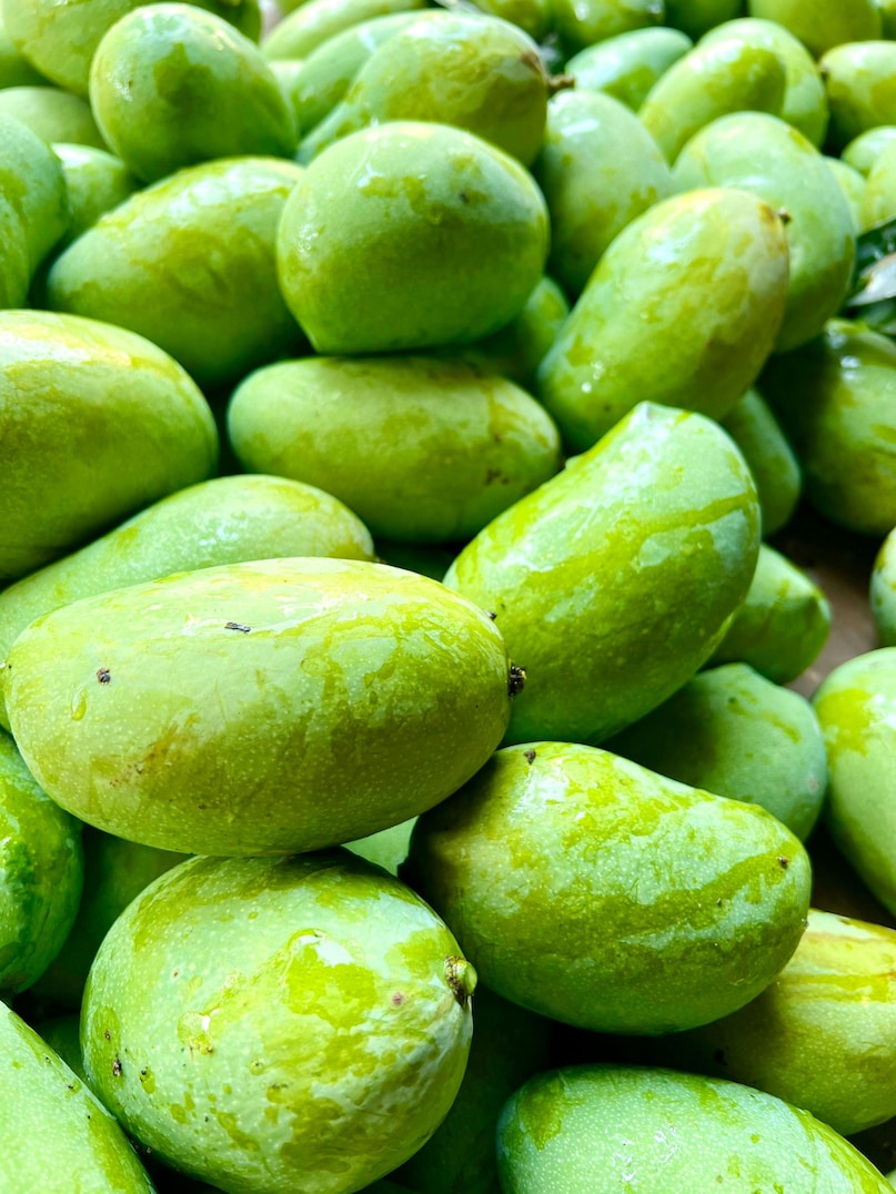 Imam Pasand: It is known as Himayat in South India. It is loved for its silky sweetness. Low yields make it exclusive, helping farmers position it as a premium boutique mango. (Representative Image: Pexels)