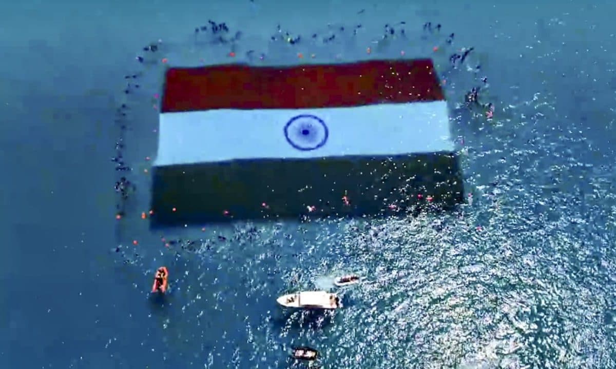 समंदर में लहराया तिरंगा! अंडमान में फहराया दुनिया का सबसे बड़ा अंडरवाटर नेशनल फ्लैग, देखें वीडियो