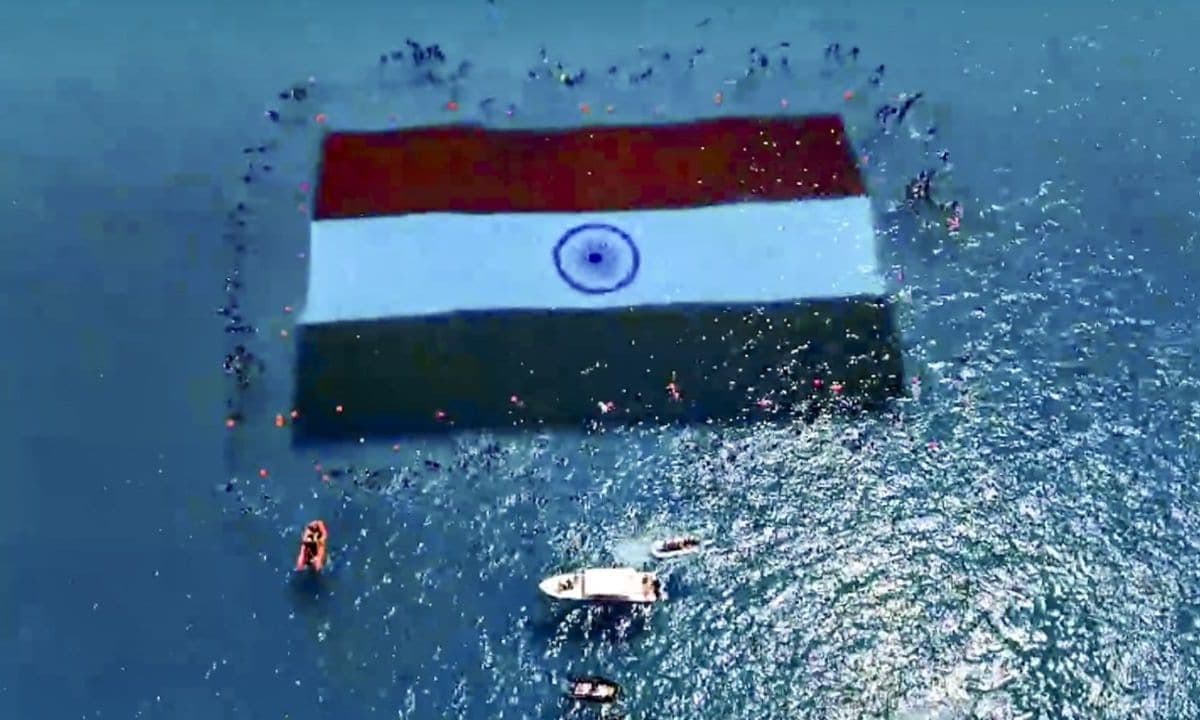 समंदर में लहराया तिरंगा! अंडमान में दुनिया का सबसे बड़ा अंडरवाटर नेशनल फ्लैग, देखें वीडियो