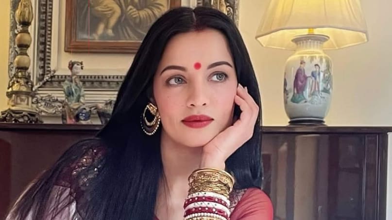 अपना दर्द साझा करते हुए सेलिना कहती हैं कि उनके पति पीटर हाग बिजनेस में इतने बिजी रहते थे कि उन्होंने अपने बच्चों की परवरिश अकेले ही कई और कभी कोई शिकायत नहीं की. वो लिखती हैं, ‘शादी और बच्चों के प्रति मेरी समर्पण के बदले, मैंने देखा कि मेरी संपत्ति एक-एक करके मुझसे छीन ली गई. मैंने अत्याचार सहा’. एक्ट्रेस कहती हैं कि उन्होंने आपसी सहमति से तलाक की हर मुमकिन कोशिश की लेकिन उनके पति सहमति से तलाक के बदले उनकी संपत्ति हड़पना चाहते हैं. 