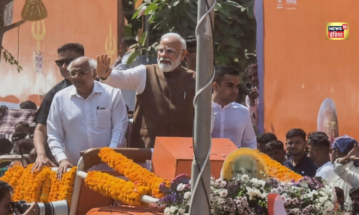 VIDEO: हर हाथ में डमरू, हर तरफ 'हर हर महादेव'... सोमनाथ में PM मोदी के रोड शो में उमड़ा जनसैलाब