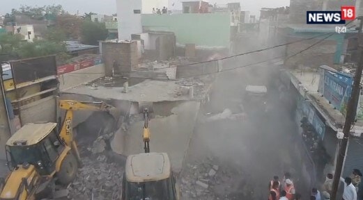 HCL वाली निदा को दी थी पनाह, टेढ़ी हो गई बुल्डोजर की नजर, ढहा दिया AIMIM नेता मतीन का नाजायज आशियां