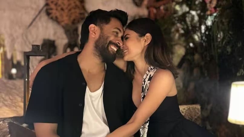 Mouni Roy, Akshay kumar Co Star Mouni Roy, Mouni Roy age, Mouni Roy husband, ranbir Kapoor Mouni Roy movie, Mouni Roy marriage, Mouni Roy divorce, Mouni Roy news